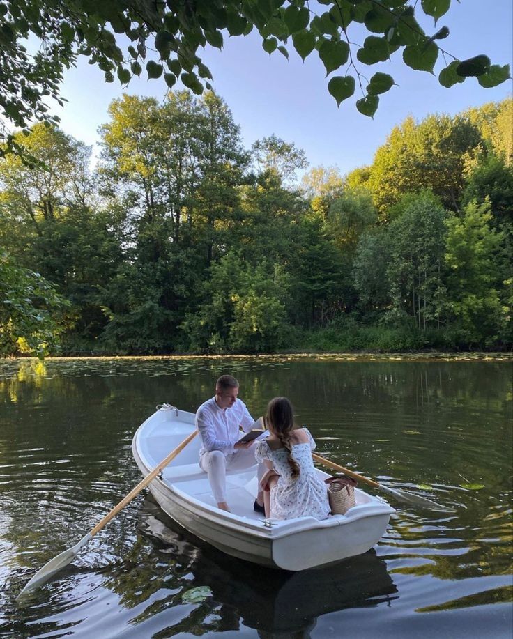 Passeio Romântico de Barco na Lua de Mel