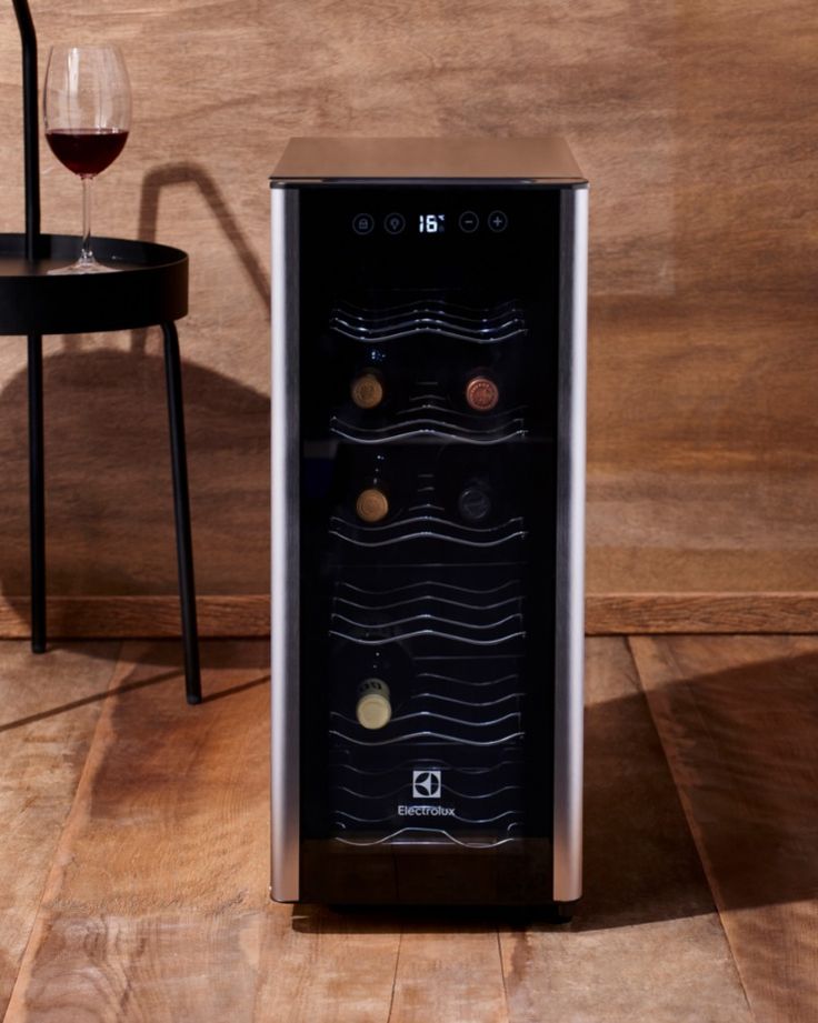 Adega climatizada de vinhos (8 garrafas)